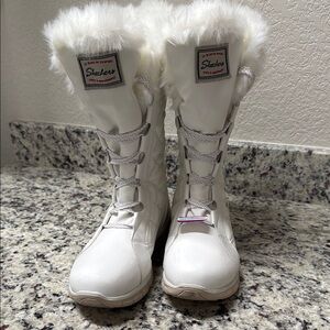 Sketchers White Fur-Lined Winter Boots